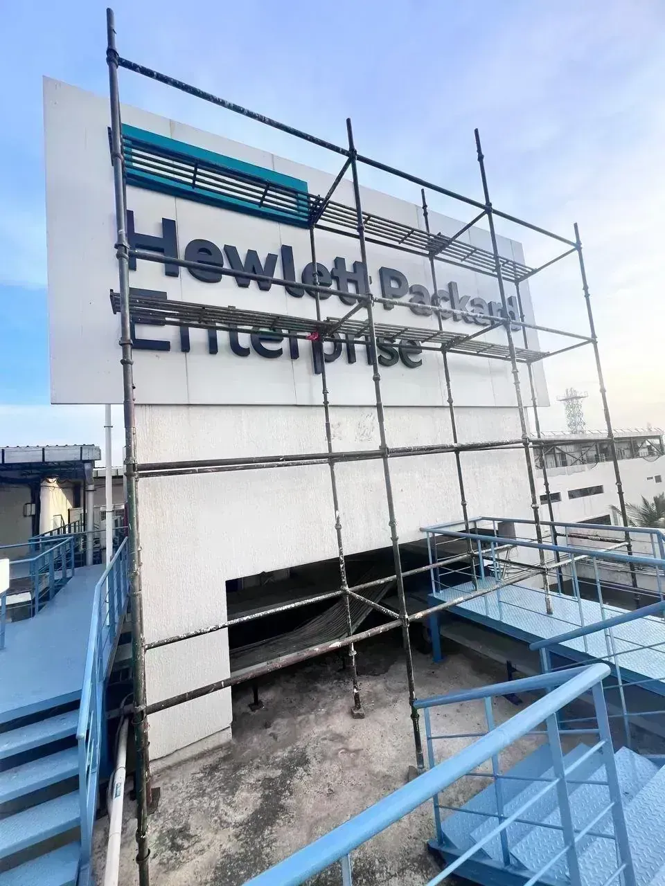 High-Altitude Commercial Staging Deck deployed for construction project in Abbigere, Bangalore