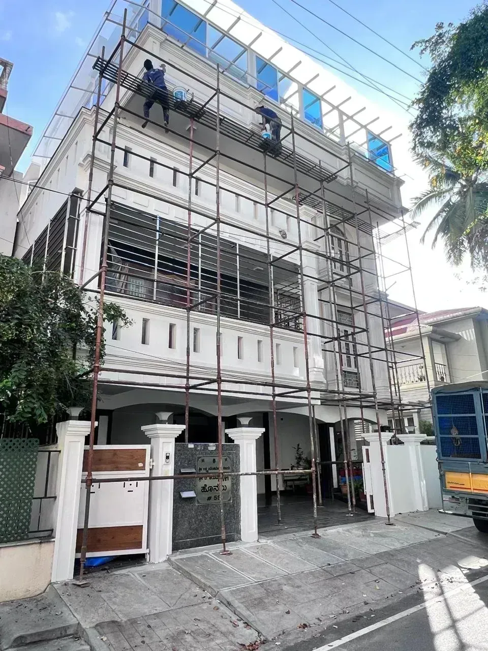 Scaffolding installation Basaveshwaranagar - Modular Cuplock node connections and ledger alignment