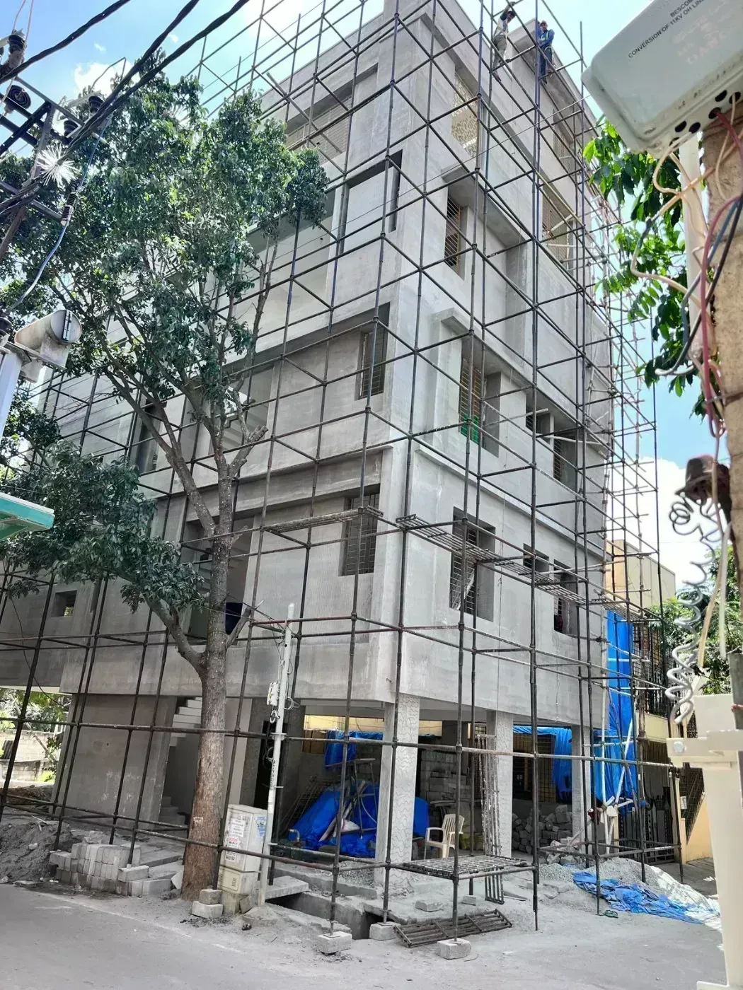 Scaffolding rental in Kodigehalli Bangalore - Base leveling jacks and ground foundation setup for 60 ft height